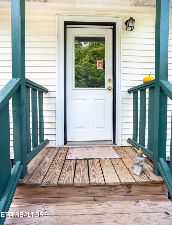 609 W Inskip Drive, Knoxville, TN 37912