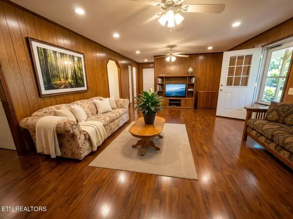 1207 Ray Brown Rd, Jamestown, TN 38556