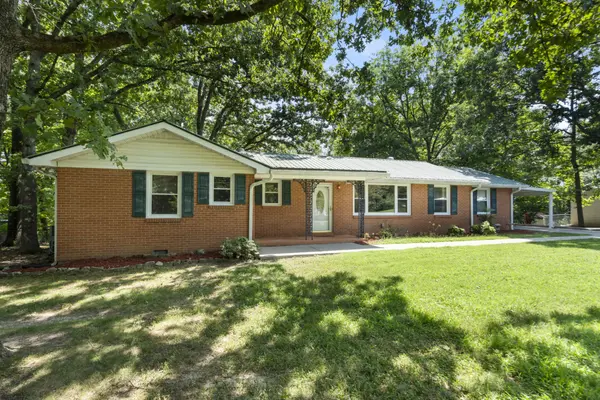 306 Cedarview Dr, Dickson, TN 37055