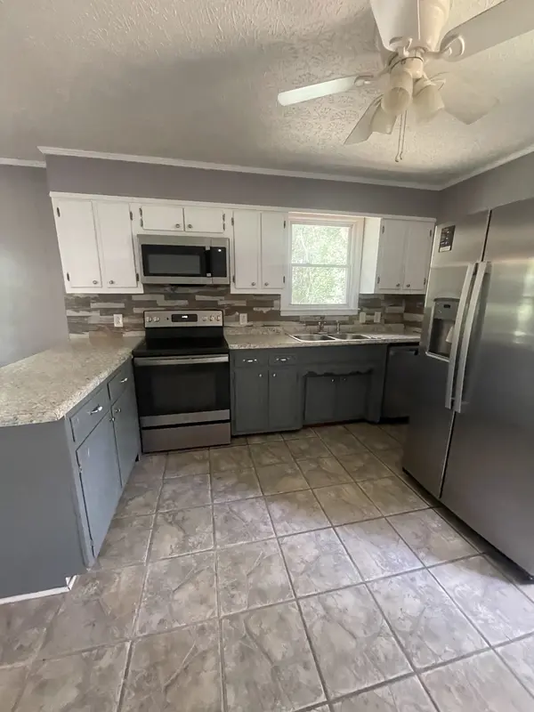 1143 Chestnut Dr, Burns, TN 37029