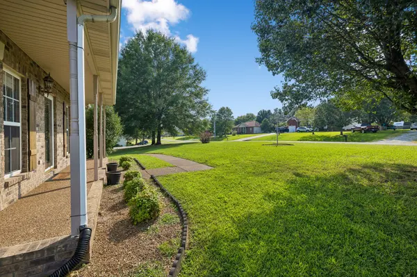 1024 Creek Bottom Rd, White Bluff, TN 37187