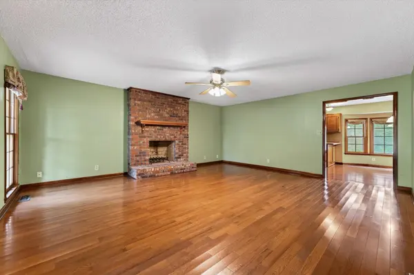 135 Lynx Dr, Clarksville, TN 37042