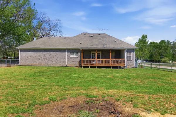 435 Long St #W, Mc Ewen, TN 37101
