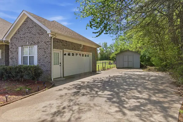 435 Long St #W, Mc Ewen, TN 37101