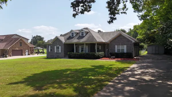 435 Long St #W, Mc Ewen, TN 37101
