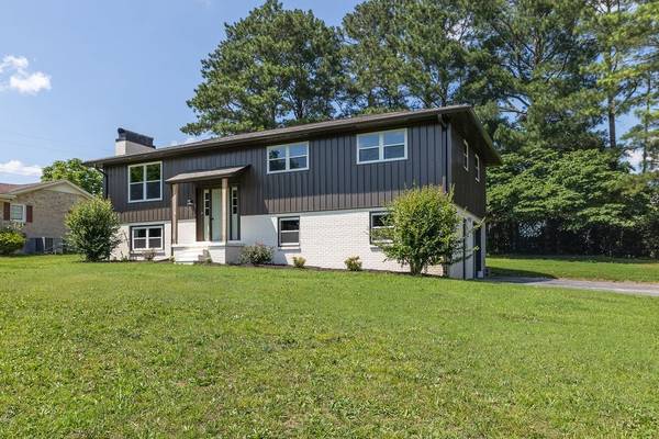 1708 Deer Hollow Dr, Lawrenceburg, TN 38464