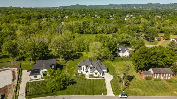 1305 Twin Springs Dr, Brentwood, TN 37027