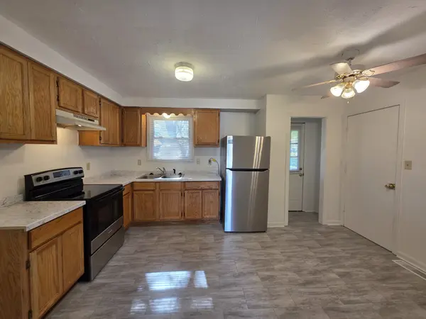 386 Elaine Dr, Clarksville, TN 37042