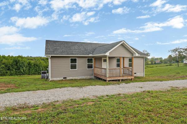 1081 Old Sunbright Rd, Jamestown, TN 38556