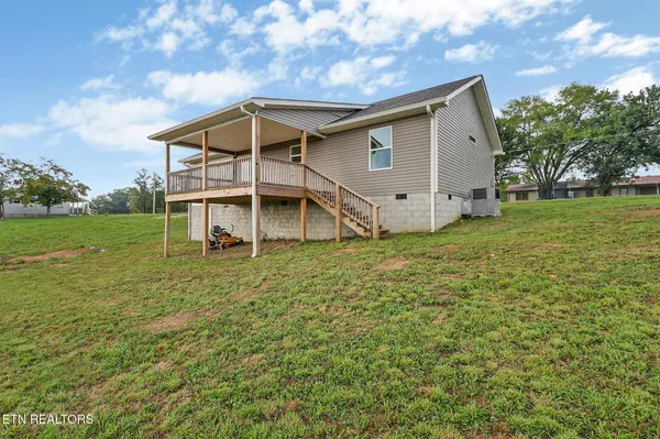 1081 Old Sunbright Rd, Jamestown, TN 38556