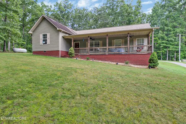 552 Robs Rd, Grimsley, TN 38565