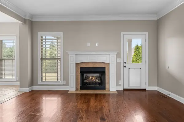 1084 Willow Cir, Clarksville, TN 37043