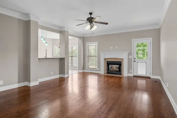 1084 Willow Cir, Clarksville, TN 37043