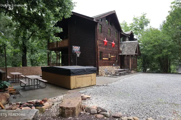 402 Laurel Ave, Gatlinburg, TN 37738