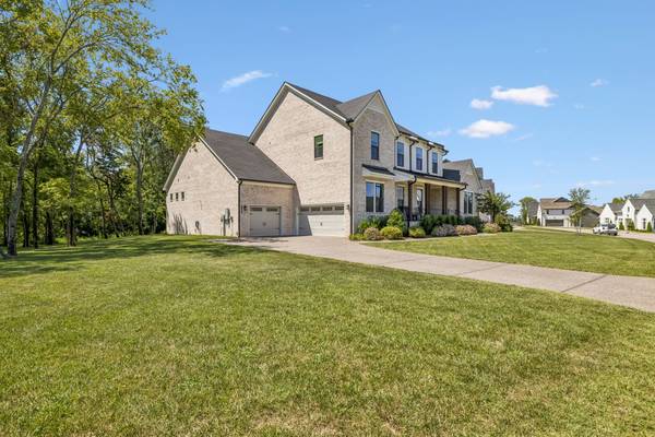 4784 Woodrow Pl, Arrington, TN 37014