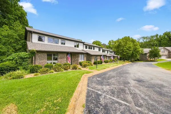 427 Country Club Ct, Clarksville, TN 37043