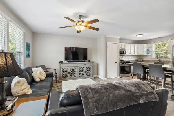 8072 Sawyer Brown Rd, Nashville, TN 37221