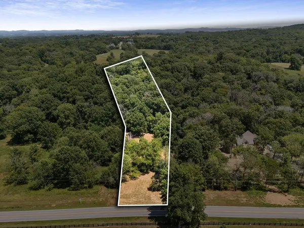 949 Palmer Rd, Lebanon, TN 37090