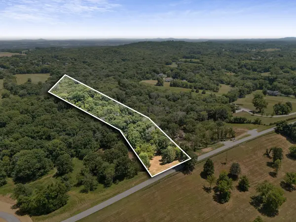949 Palmer Rd, Lebanon, TN 37090