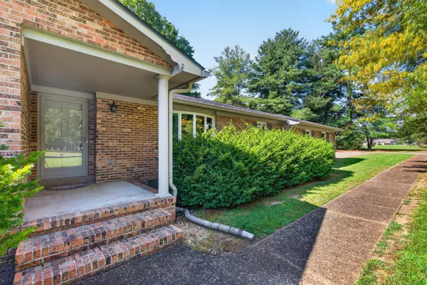 102 Picard Dr, Tullahoma, TN 37388
