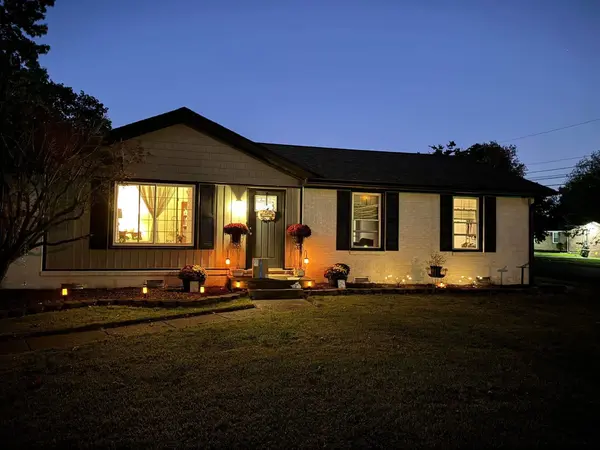 327 Forest Hills Dr, Clarksville, TN 37040