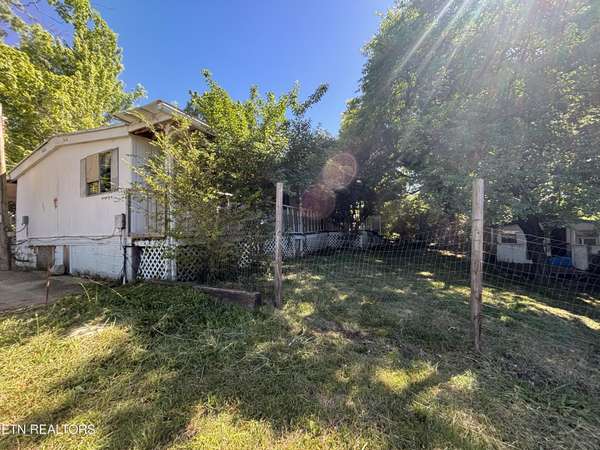 1604 Lamar St, Athens, TN 37303