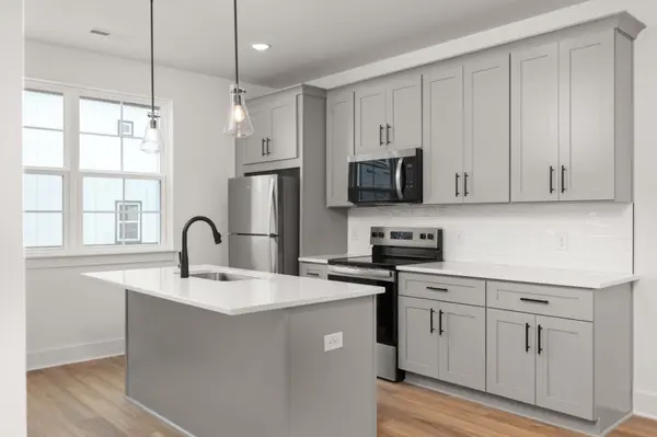 700 N DuPont Ave ##201, Madison, TN 37115