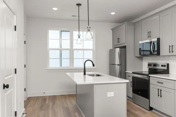 700 N DuPont Ave ##201, Madison, TN 37115