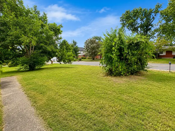 6413 Premier Dr, Nashville, TN 37209