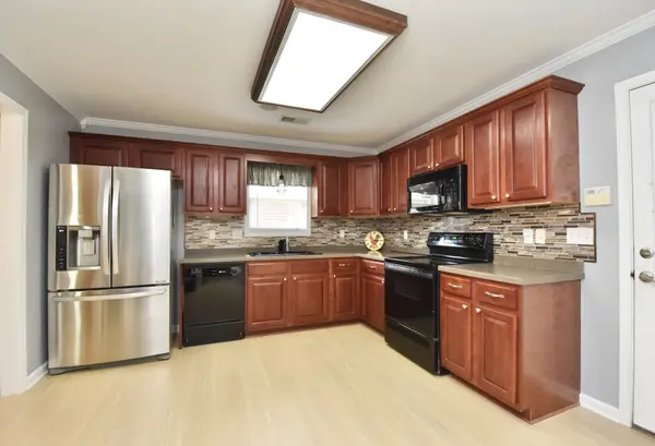 114 Roxbury Dr, Jackson, TN 38305