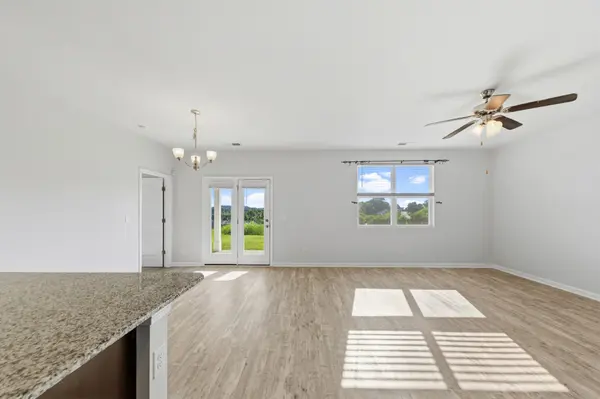 828 Foxdale Dr, Columbia, TN 38401