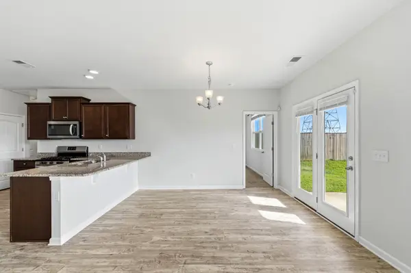 828 Foxdale Dr, Columbia, TN 38401
