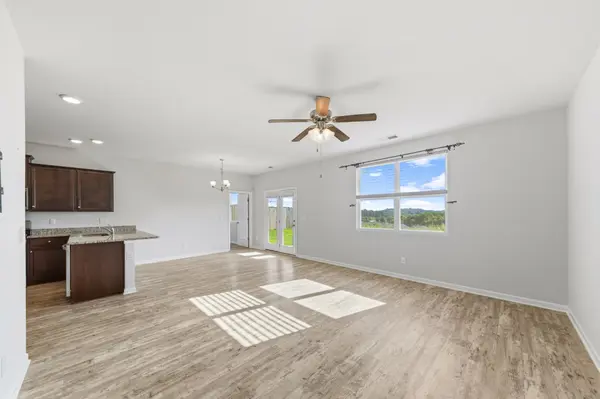 828 Foxdale Dr, Columbia, TN 38401
