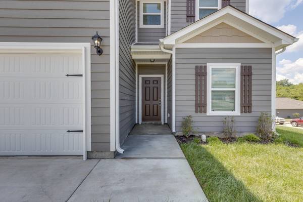 2559 Queen Bee Dr, Columbia, TN 38401