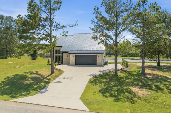 325 Golfview Ln, Decaturville, TN 38329
