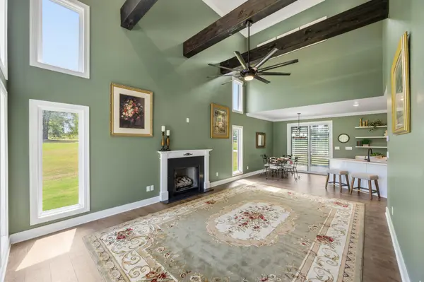 325 Golfview Ln, Decaturville, TN 38329