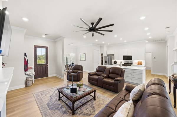 363 Golfview Ln, Decaturville, TN 38329