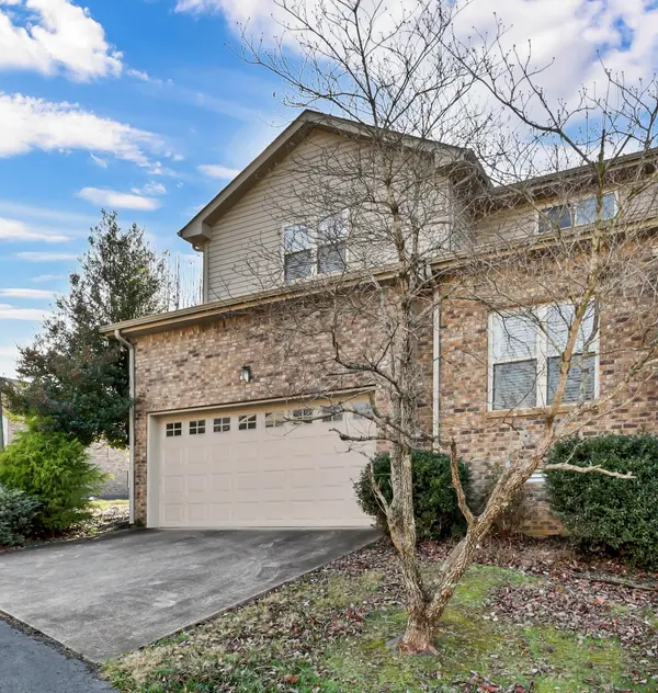 428 Country Club Ct, Clarksville, TN 37043