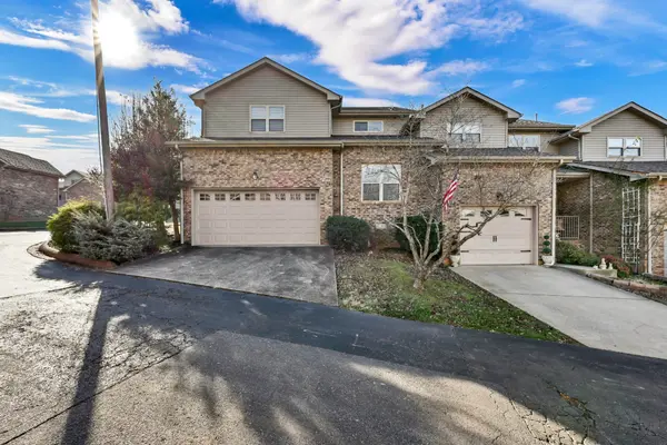 428 Country Club Ct, Clarksville, TN 37043
