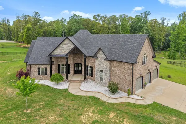 1161 Reda Dr, Clarksville, TN 37042
