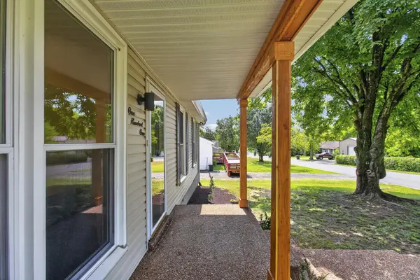 101 Pebble Creek Dr, Hendersonville, TN 37075