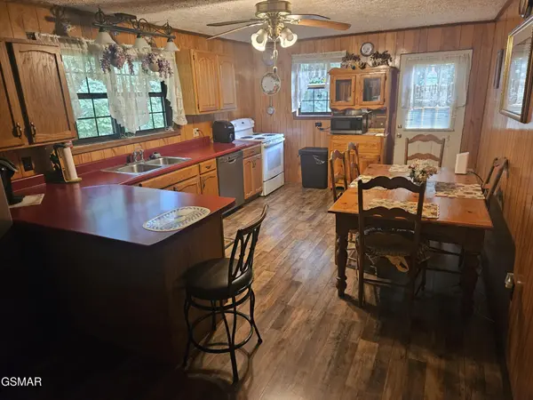 422 Ball Mountain Way, Gatlinburg, TN 37738