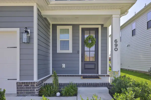 690 Conifer Dr, Spring Hill, TN 37174