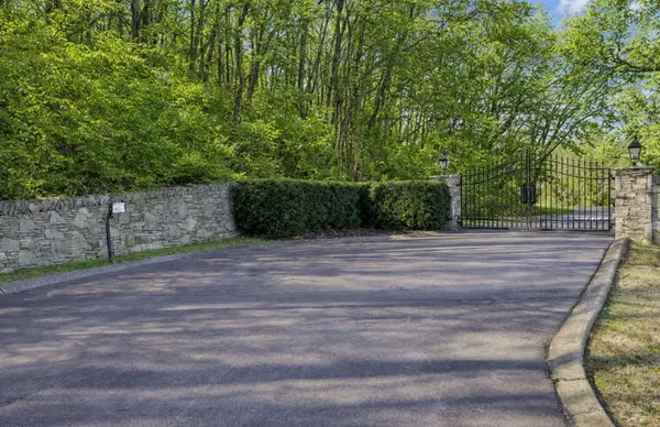 2183 S Berrys Chapel Rd, Franklin, TN 37069
