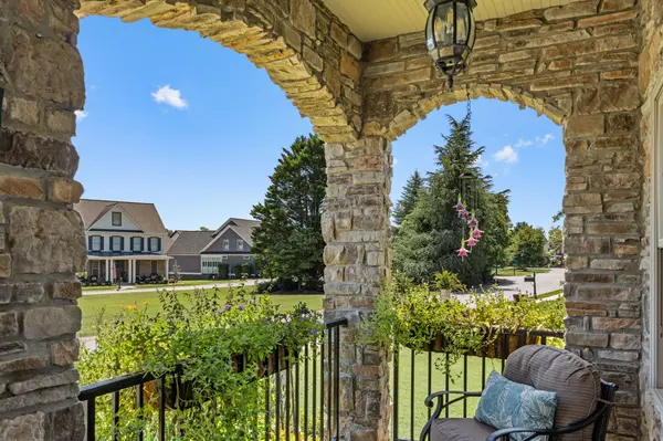 8961 Gentle Mist Cir, Ooltewah, TN 37363