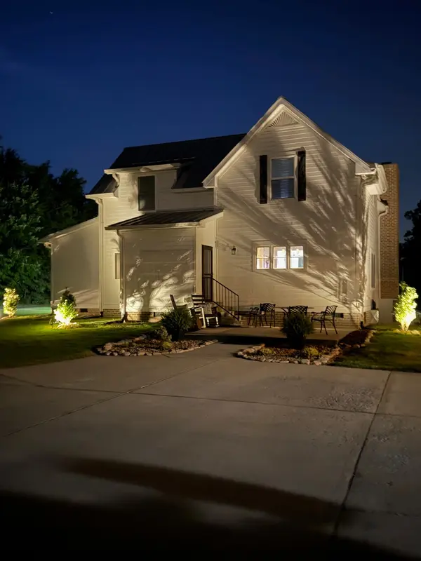 808 Clearview Rd, Cottontown, TN 37048