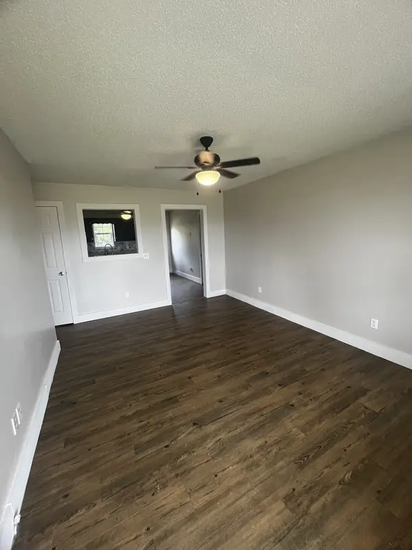 1822 Carneal Ln, Oak Grove, KY 42262