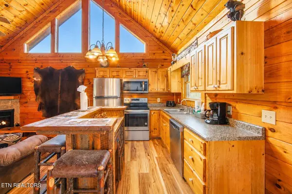 570 Country Oaks Drive, Pigeon Forge, TN 37863