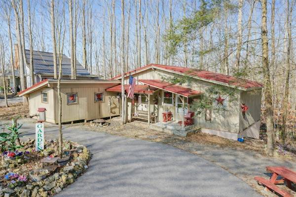 605 Holiday Haven Dr, Smithville, TN 37166