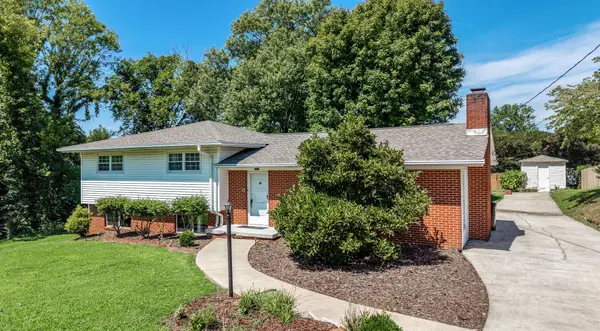 5717 Cherry St, Ooltewah, TN 37363